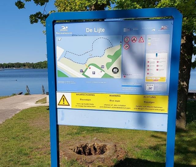Waarschuwingsbord blauwalg Paterswoldsemeer